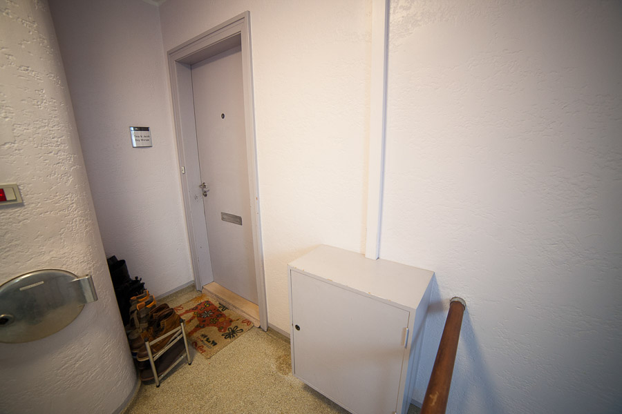 Sådan ser døren til lejligheden ud udefra.